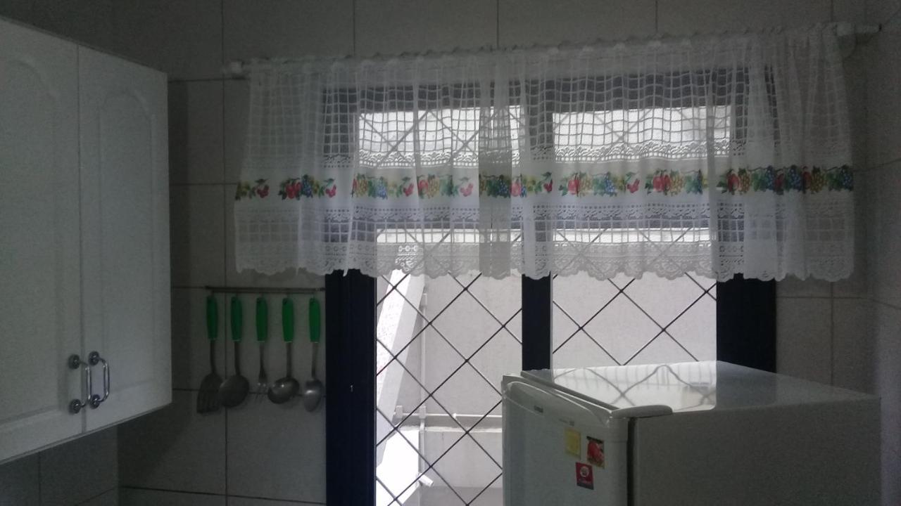 Apartamento De 2 Domitorios E 1 Garagem No Centro De Bombinhas 50 Metros Da Praia Na Avenida Principal Proximo Ao Shopping Punta Blu Esterno foto