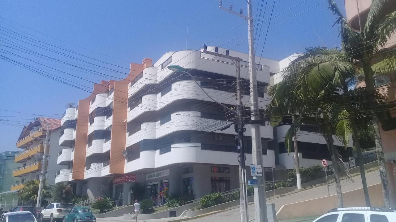 Apartamento De 2 Domitorios E 1 Garagem No Centro De Bombinhas 50 Metros Da Praia Na Avenida Principal Proximo Ao Shopping Punta Blu Esterno foto